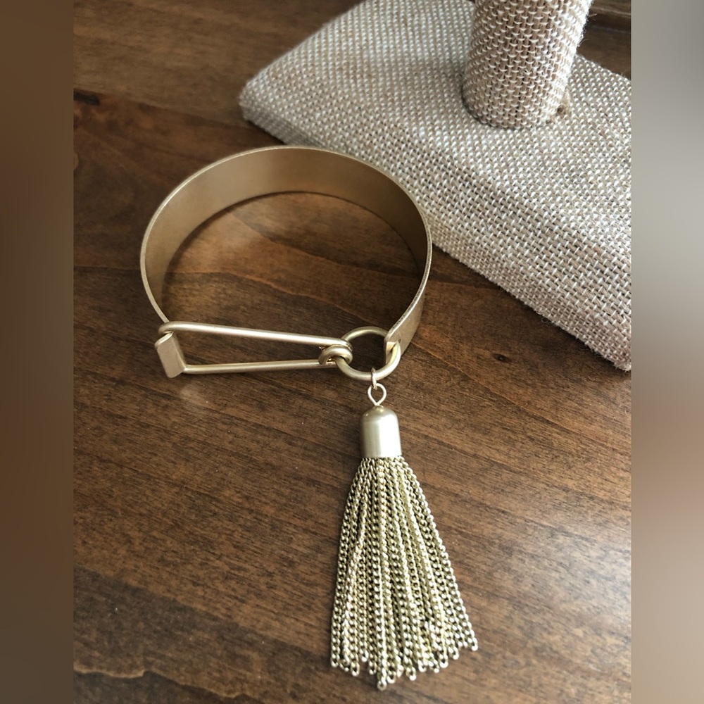 Cute brushed gold bracelet by Plunder
